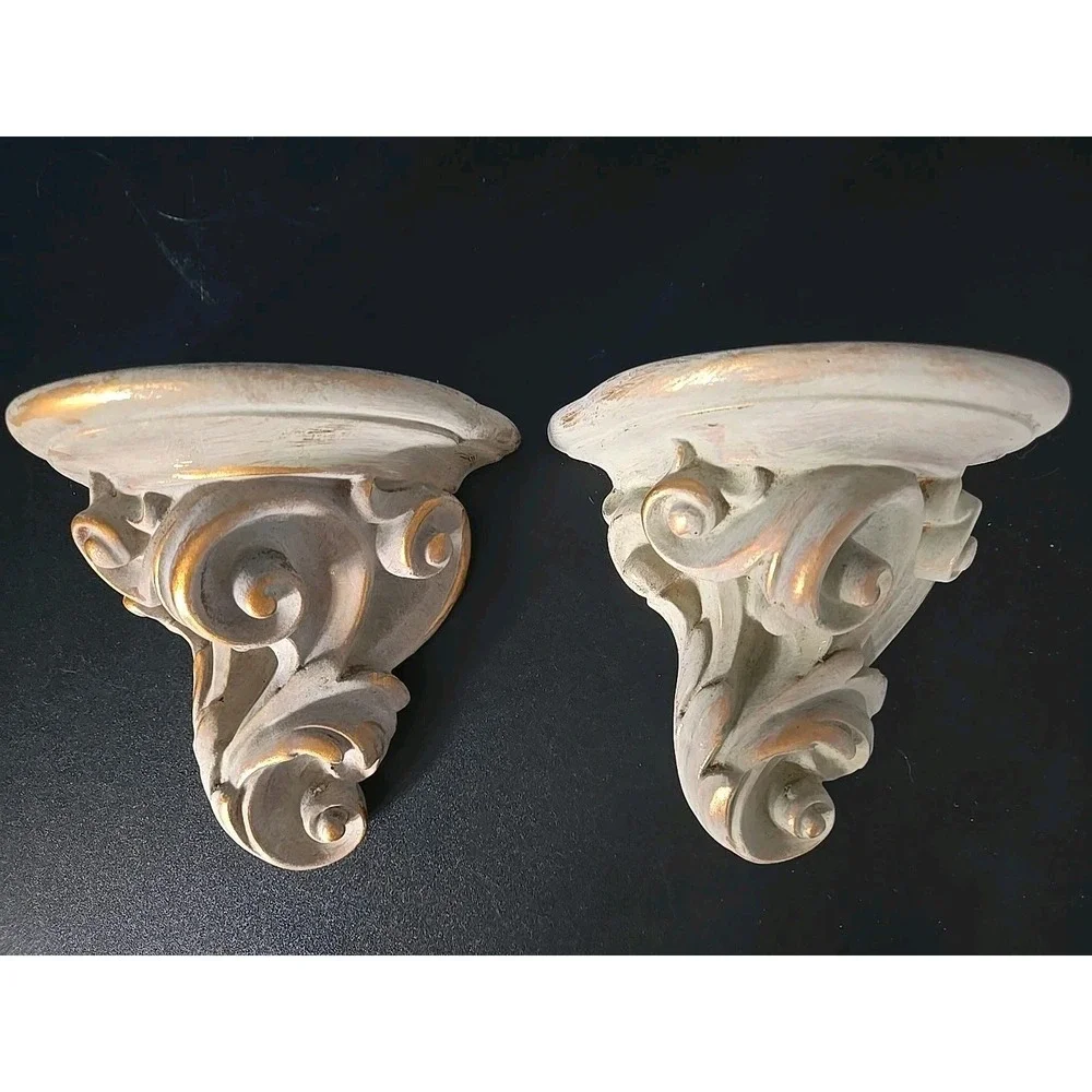 Italian Rococo Style Carved Giltwood Wall Bracket Wall Corbel Wall Shelf Pair